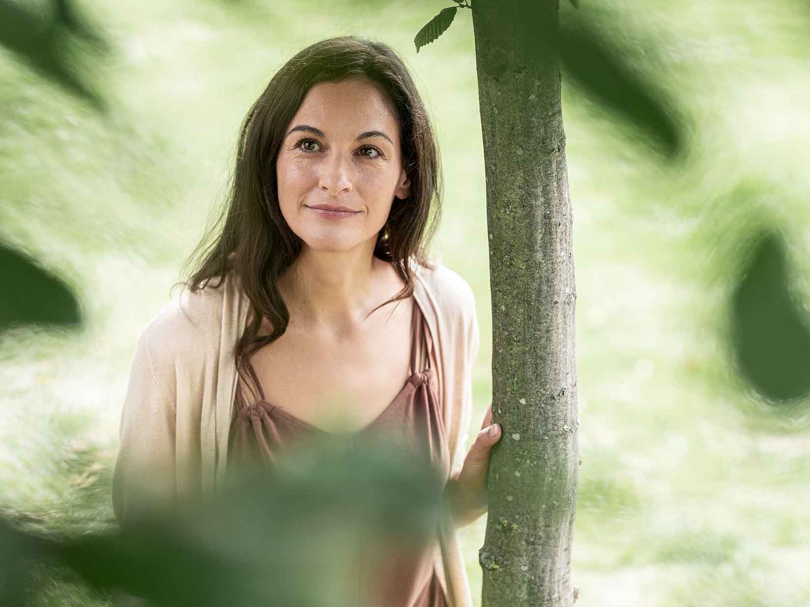Eine Frau in der Natur